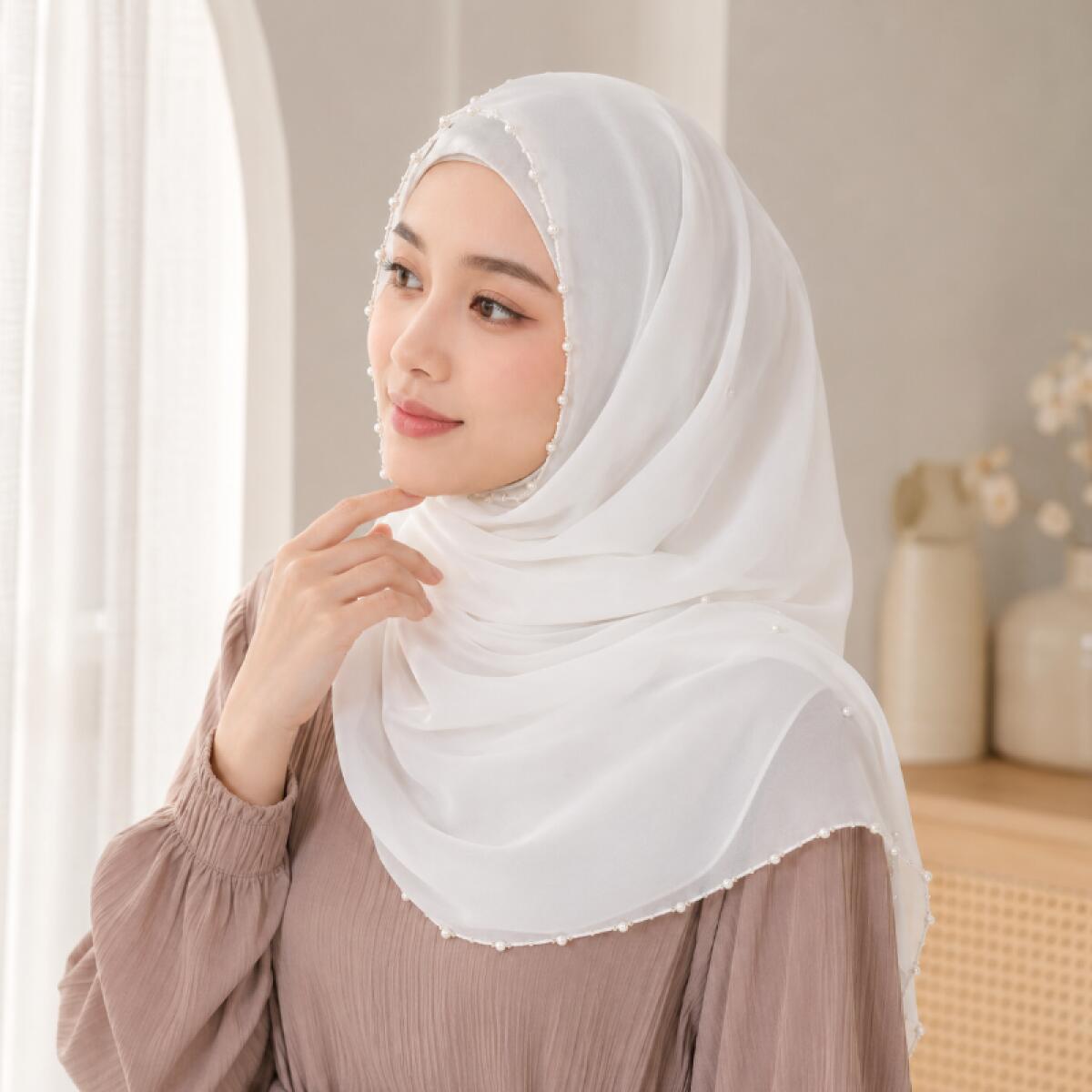 Lenço Hijab Liso de Chiffon Pé - Embroidery Hijab avaliação e preço