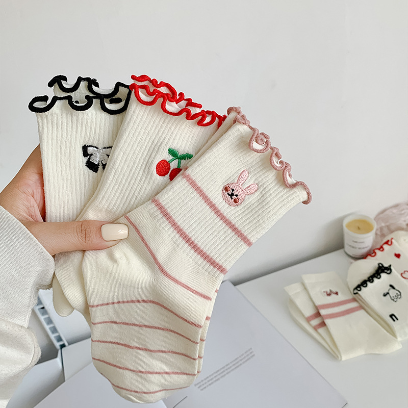 Meias Femininas de Algodão com - Embroidery On Socks avaliação e preço